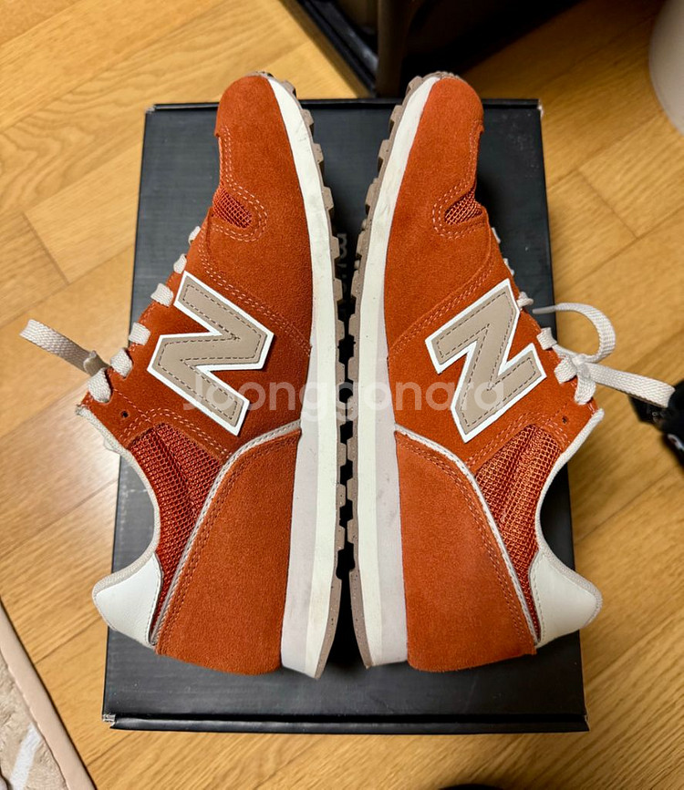 뉴발란스373 오렌지컬러 260 중고 팝니다.--3