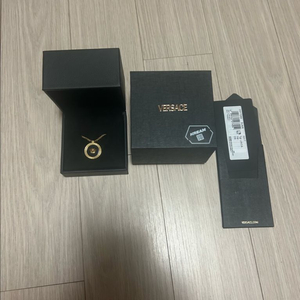 베르사체 에나멜 메두사 네클리스 블랙 골드