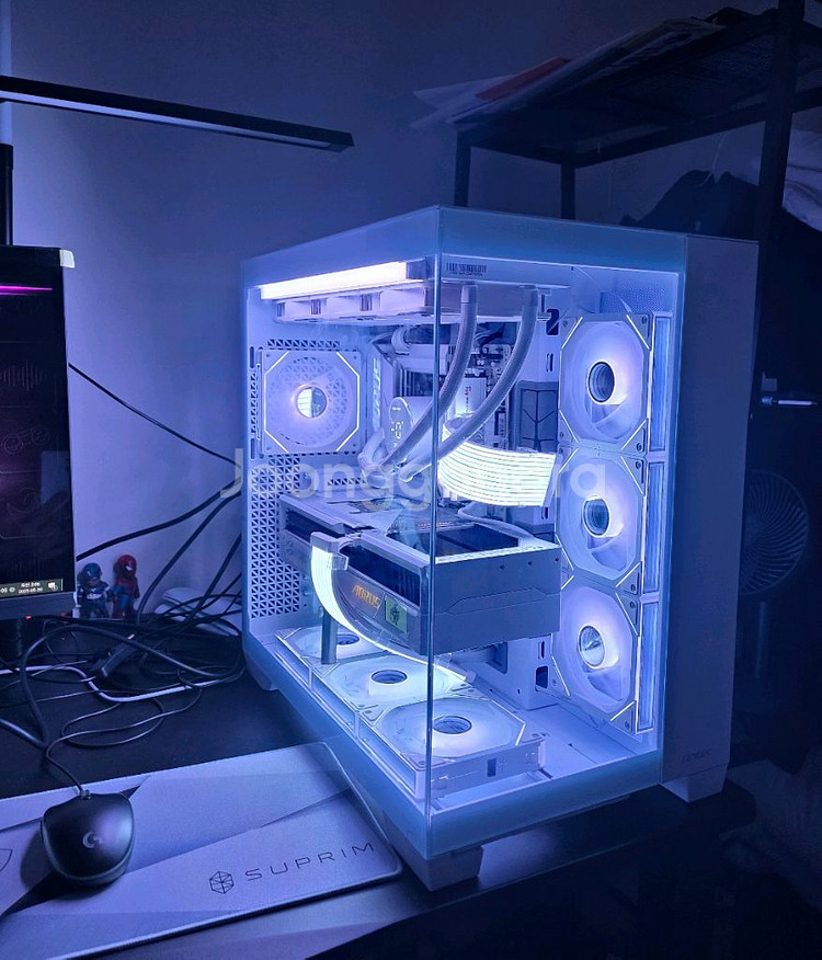 라이젠 9800X3D 5090 어로스마스터 화이트PC--1