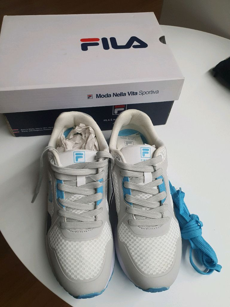 FILA 휠라 운동화 새상품235 사이즈--1