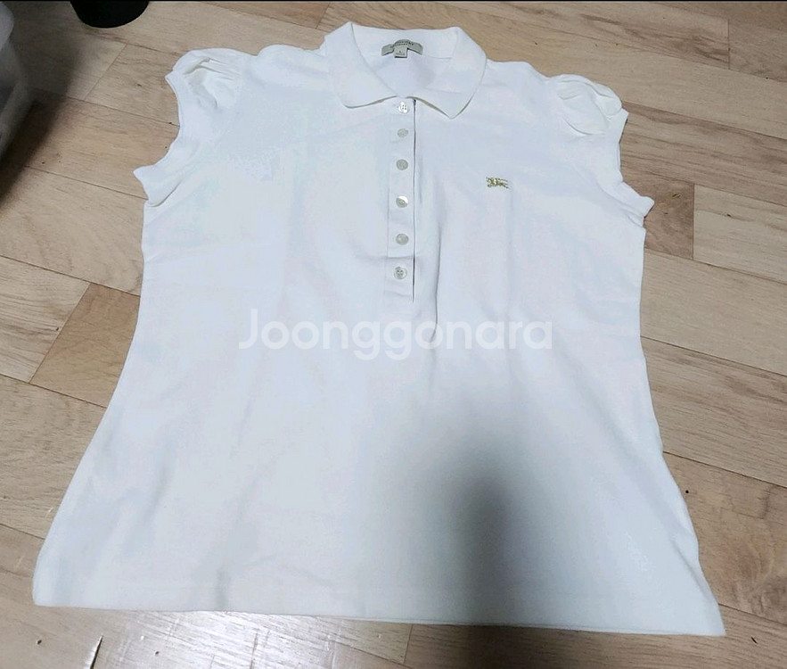 버버리 화이트 반팔카라티L--0