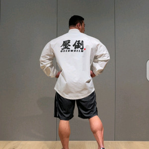 압도 바람막이(자수제품) M 삽니다