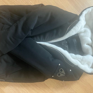 무스너클버니스웨터s팔아요
