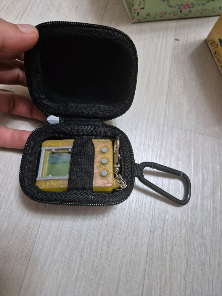 디지몬 벽돌다마고치 프로텍터 케이스팝니다--1