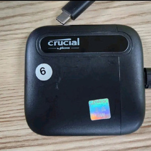 크루셜 X6 2TB 휴대용 SSD 외장하드 팝니다