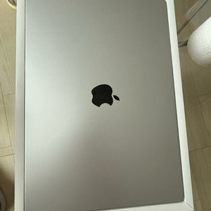 맥북프로 m3pro 16인치 1테라 팝니다.