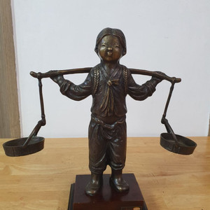 동 장식품