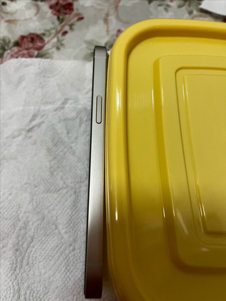 아이폰 13 128 화이트(1달 사용 완전새거)--2