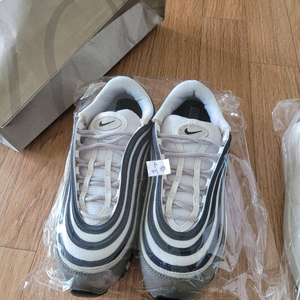 나이키 에어맥스97 se 255싸이즈