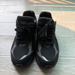 뉴발란스 2002r 블랙 235