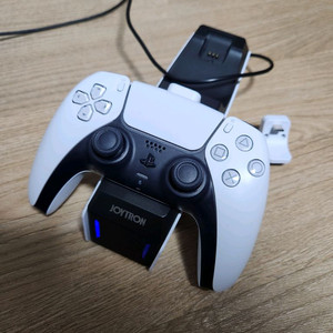 듀얼센스랑 거치대 팝니다.