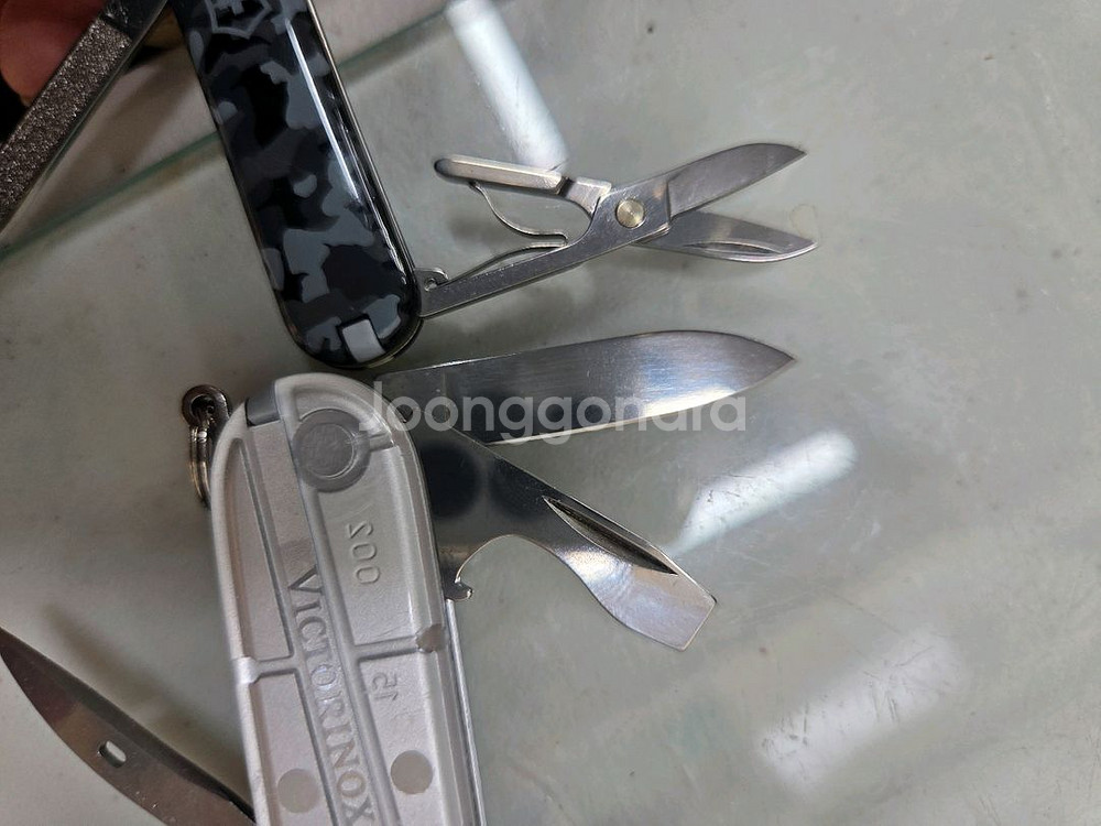 미사용품 빅토리녹스 스파르탄 실버택 + 클래식SD 카모--2