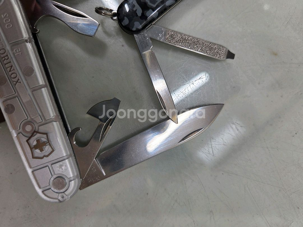 미사용품 빅토리녹스 스파르탄 실버택 + 클래식SD 카모--1