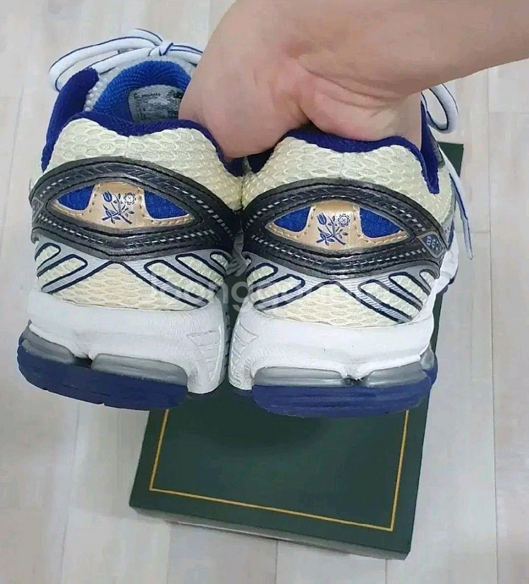 뉴발란스 에메레온도르 860v2 블루 265--3