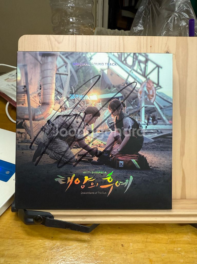 태양의후예O.S.T. 전면싸인+속싸인+포카2장--0