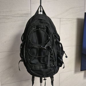 검정색 백팩 등산가방