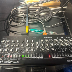 Roland롤랜드 SE-02 아날로그 신디사이저