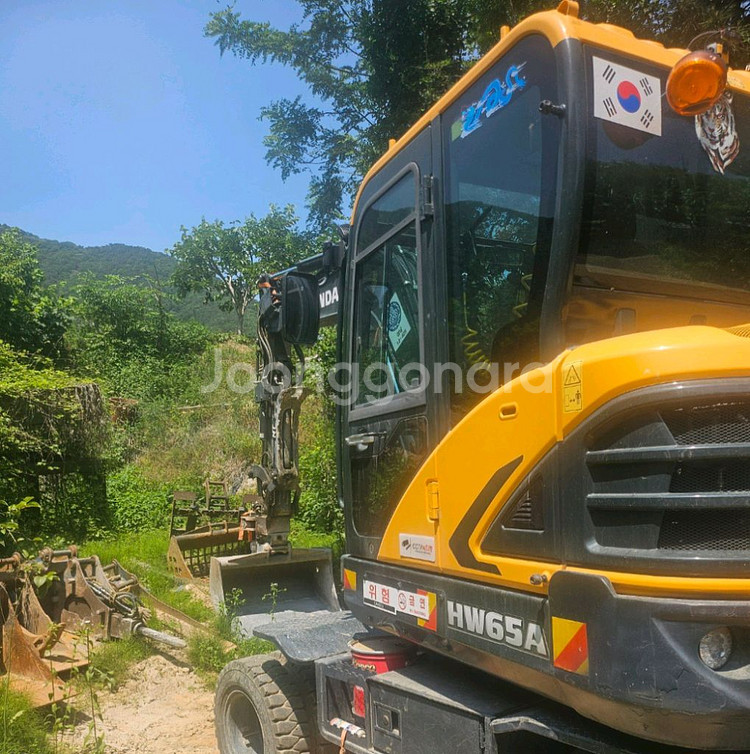 현대 HW65 23년식 집게 더블 타이어 굴삭기--3