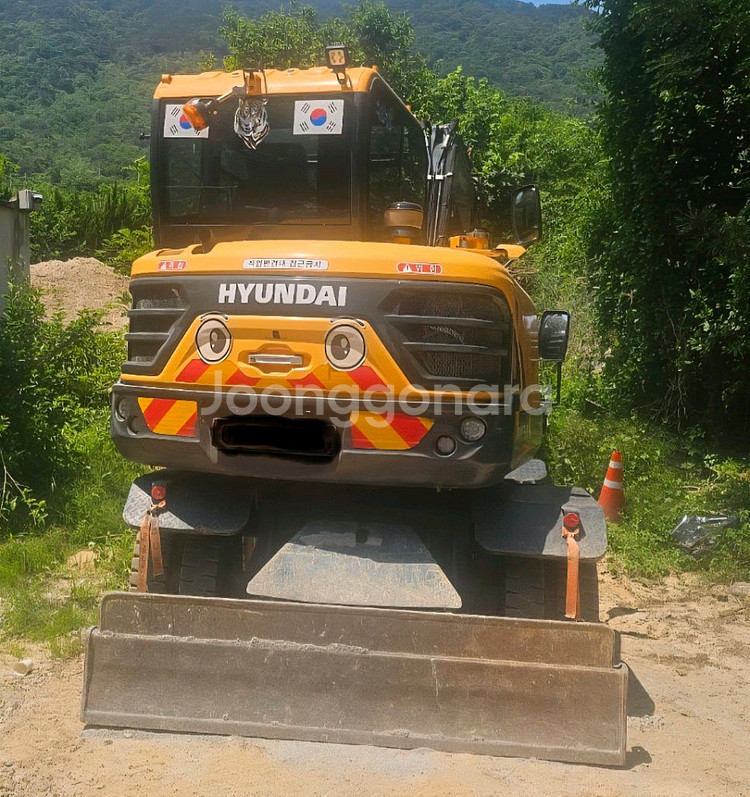 현대 HW65 23년식 집게 더블 타이어 굴삭기--4
