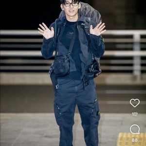 스톤아일랜드 25ss 조거 팬츠 34사이즈 덱스착용