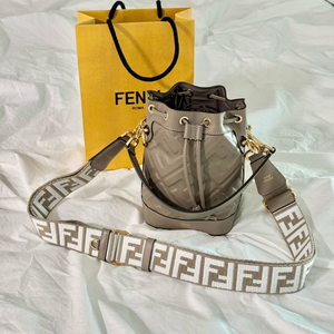 FENDI 펜디 몬트레조 버킷백 + 스트랩 유 세트