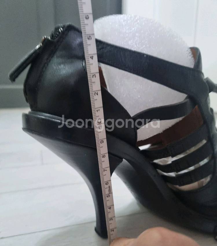 (신품급) 지방시 블랙 가죽 힐 샌들 38--2