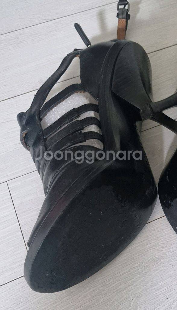 (신품급) 지방시 블랙 가죽 힐 샌들 38--7