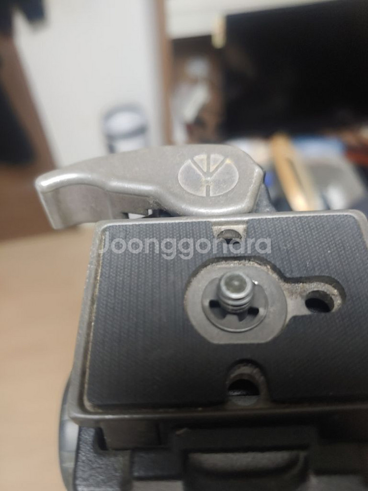 Manfrotto 190XB 삼각대 판매합니다.--3