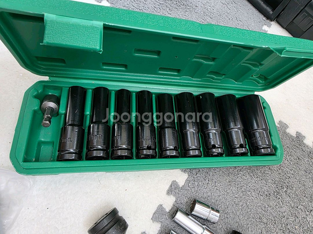 보쉬 GDS 18V-300 임팩트 렌치 배터리 3개--2