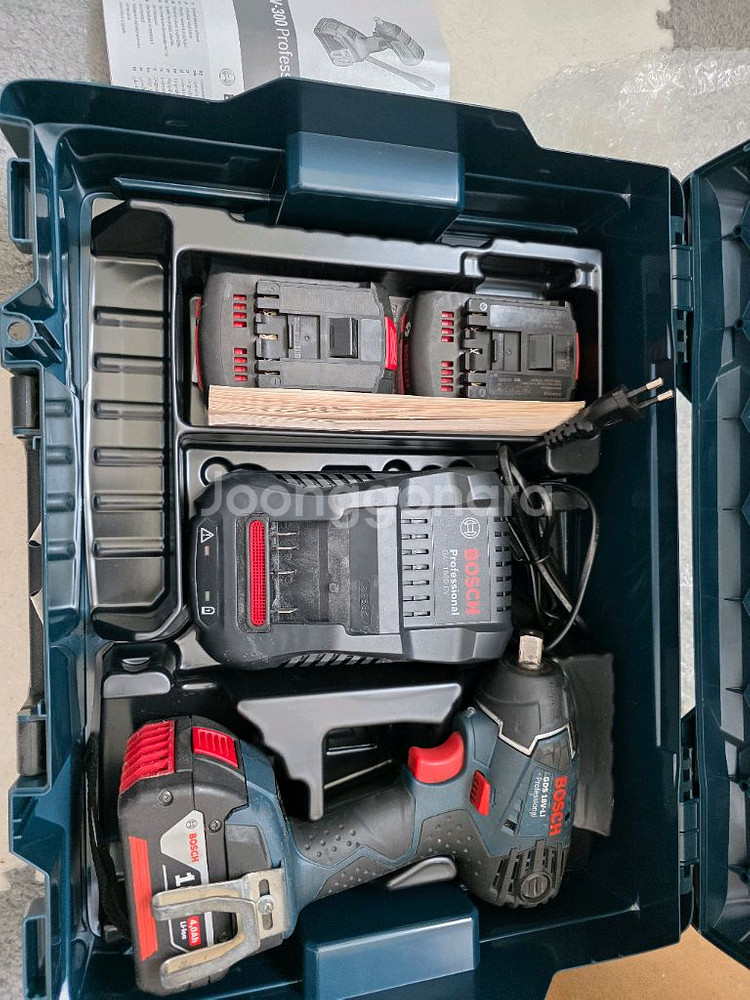 보쉬 GDS 18V-300 임팩트 렌치 배터리 3개--0