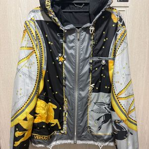 베르사체바람막이정품