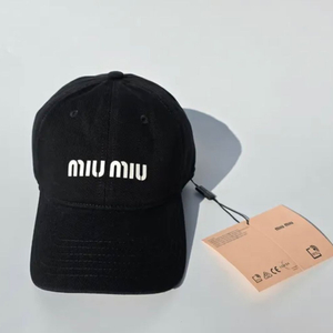 미우미우 볼캡 새상품