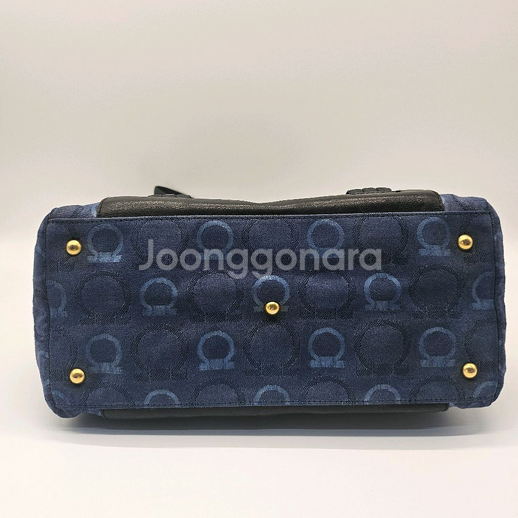 정품 페레가모 데님 토트백--2