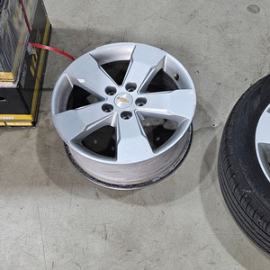 쉐보레 올란도 17인치 휠 판매합니다.