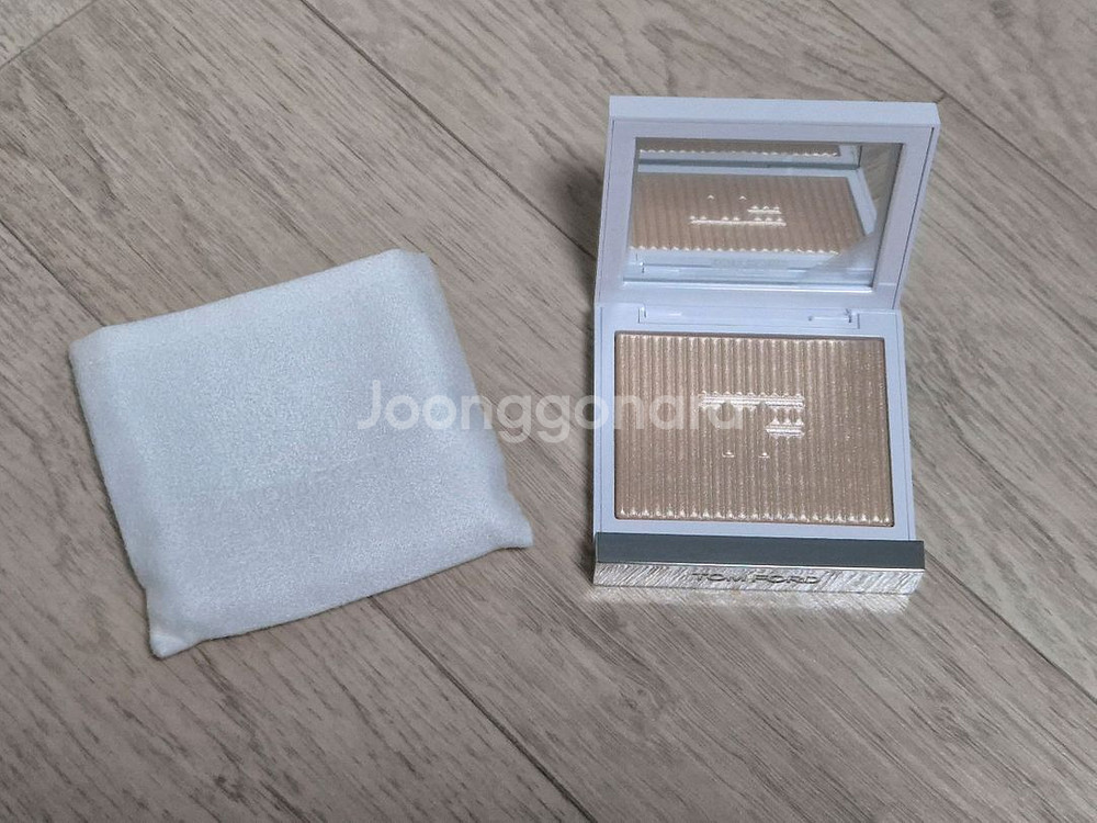 톰포드 글로우 홀리데이 한정 하이라이터 02 그랑파라디--0