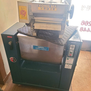 20kg뿔형반죽기+용마제면기팝니다.택배가능합니다.~~~