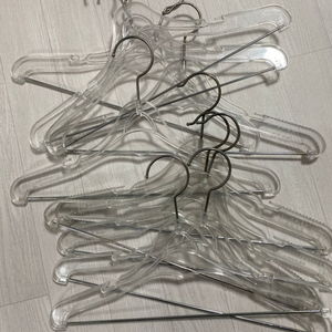 옷가게 투명한 옷걸이