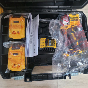디월트 임팩렌치 (DCF922)