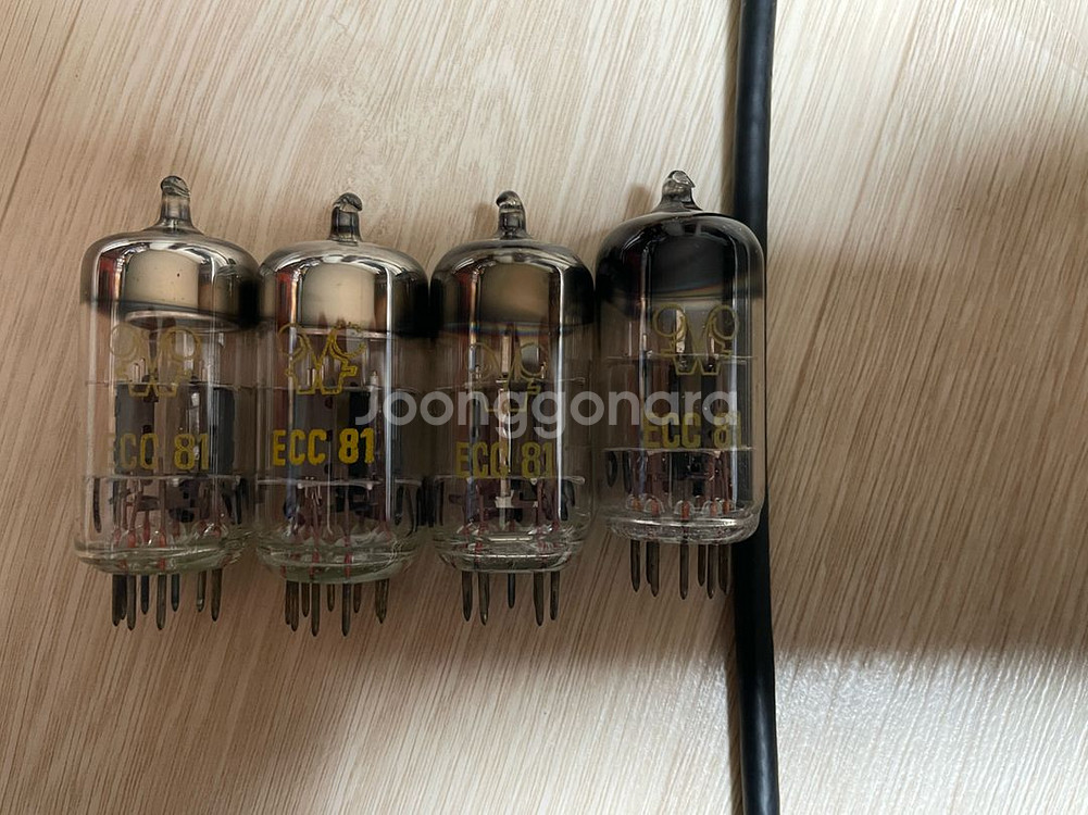 독일 RFT ECC81 진공관 네 개 판매합니다--0