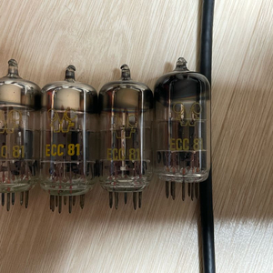 독일 RFT ECC81 진공관 네 개 판매합니다