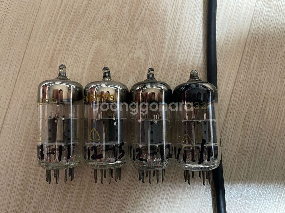 독일 RFT ECC81 진공관 네 개 판매합니다--1