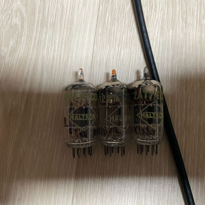 영국 홀트론 Haltron ECC81 진공관 세 개