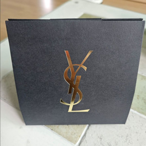 입생로랑 엉크르드뽀 꾸뛰르 쿠션 20호 새상품