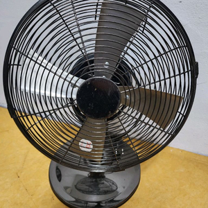 탁상용 선풍기입니다