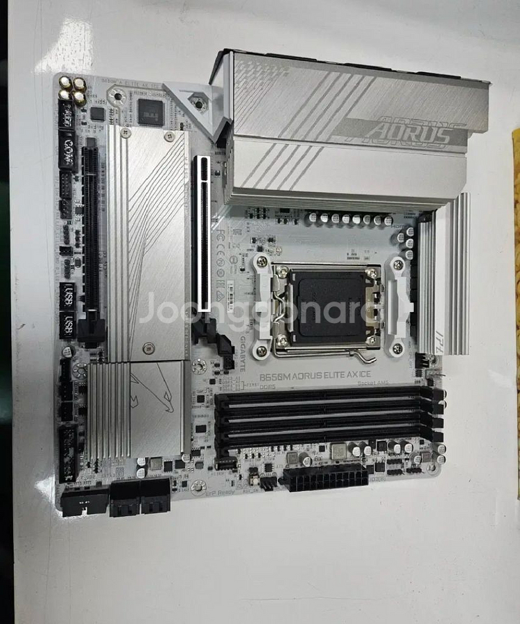 GIGABYTE B650M AORUS ELITE AX--1