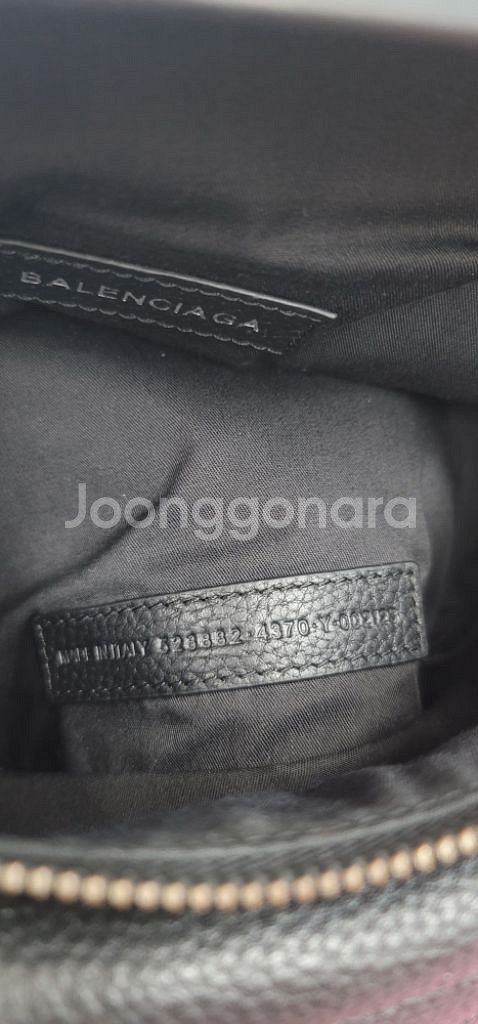 발렌시아가 에브리데이 힙색 벨트백--3