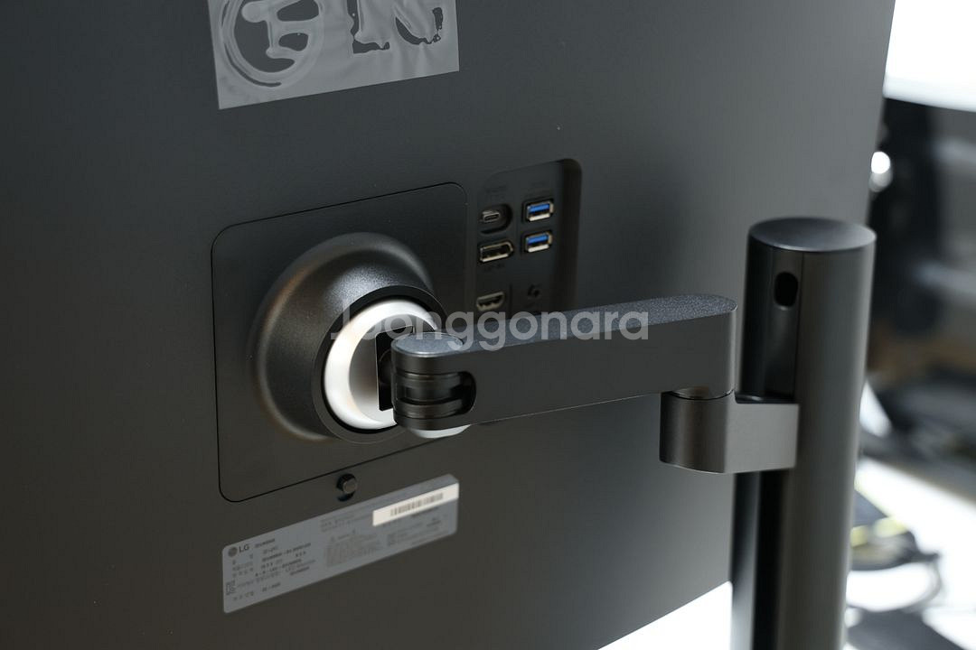 LG 32UN880K 32인치 4K 모니터 신품급--3