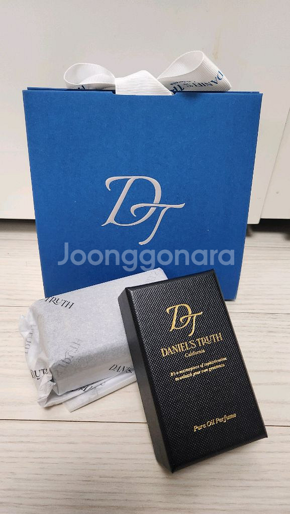 다니엘트루스 밤쉘 오일퍼퓸10ml 새제품 팝니다.--0