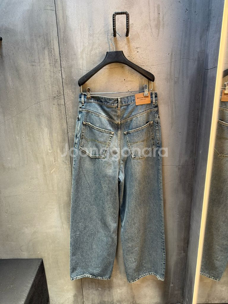 [XS] 발렌시아가 가드로브 라지배기 데님 팬츠 중청--1