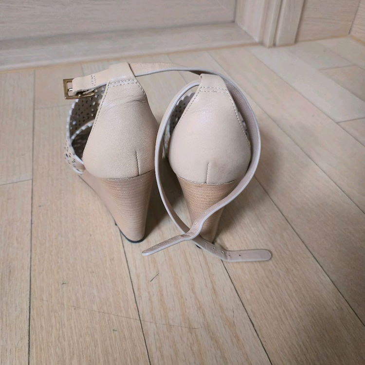 토리버치 웨지힐 샌들 베이지 7m 이미지